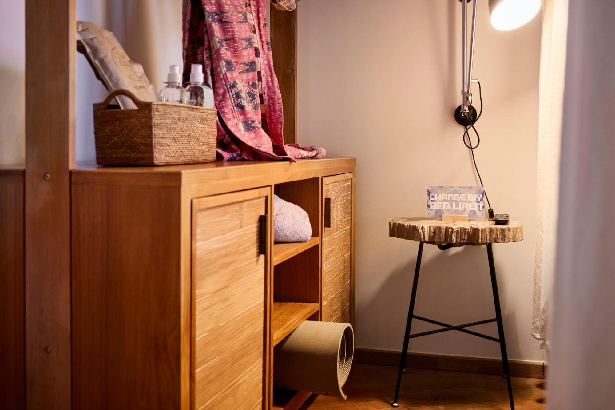 Manon Les Suites Guldsmeden Copenaghen Esterno foto A side table