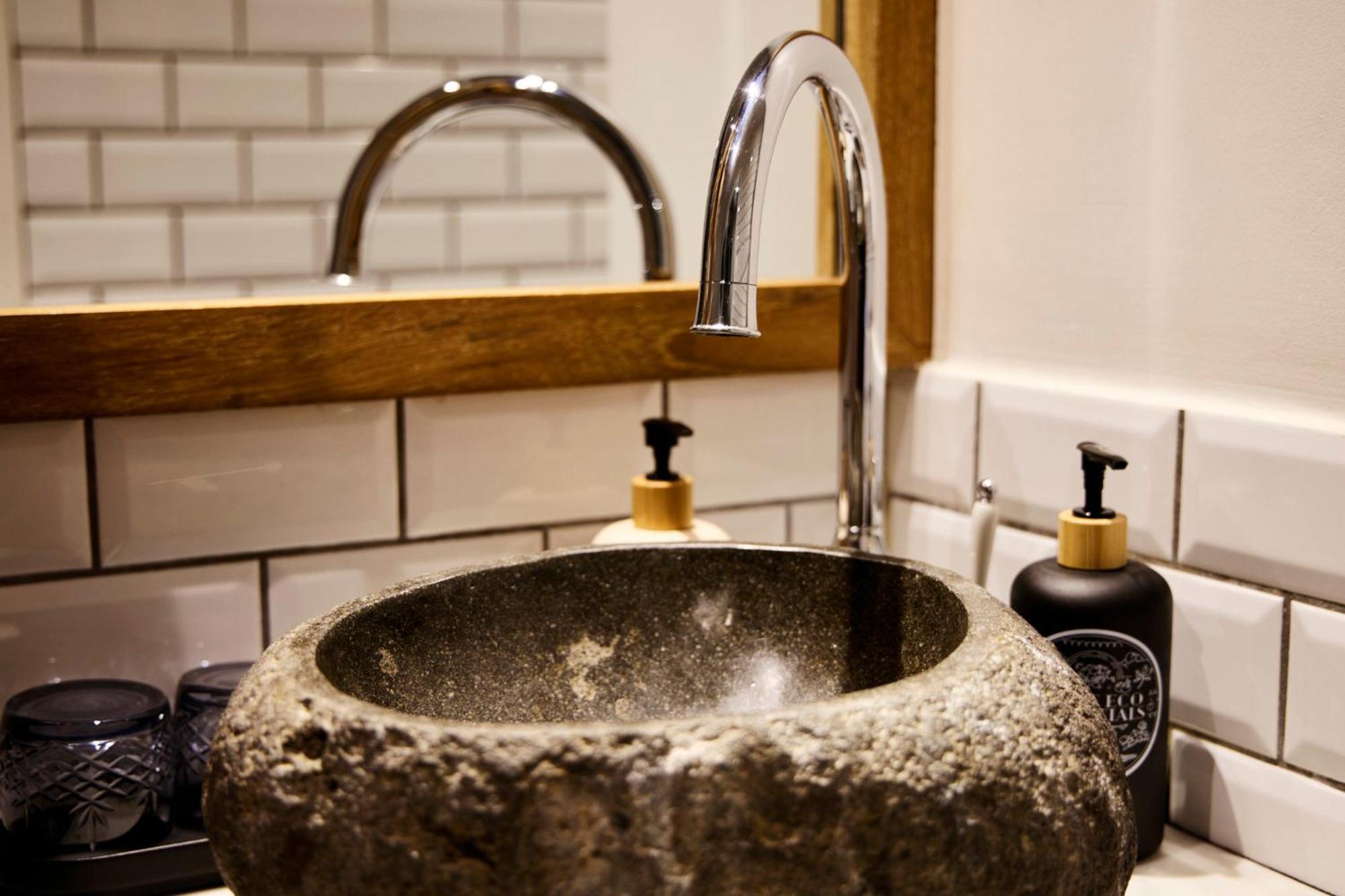 Manon Les Suites Guldsmeden Copenaghen Esterno foto A stone basin