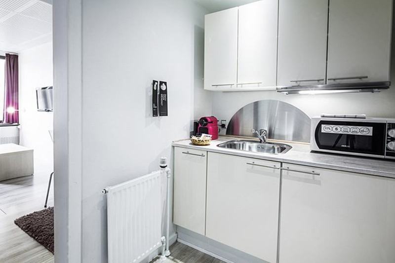 Manon Les Suites Guldsmeden Copenaghen Esterno foto A typical studio apartment kitchen